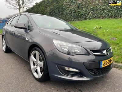 tweedehands Opel Astra Sports Tourer 1.7 CDTi - Navi - Clima - 19 inch LMV