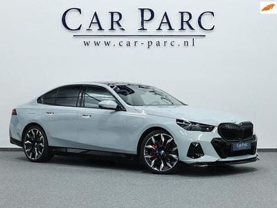 Grijs Occasion 2023 BMW 550e M Performance Sedan | € 82.495