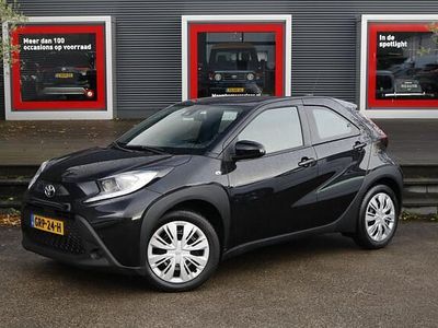 Zwart Occasion 2024 Toyota Aygo X Play SUV | € 19.450 (Eerlijke prijs)