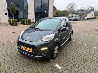 Grijs Gebruikt 2014 Peugeot 107 Active Hatchback | € 3.899 (Eerlijke prijs)
