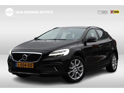 Zwart Gebruikt 2021 Volvo V40 CC Summum Stationwagen | € 14.950