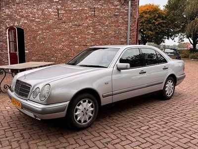 Zilver Gebruikt 1999 Mercedes E240 Avantgarde Sedan | € 4.500