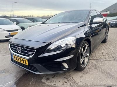 Zwart (metallic) Gebruikt 2013 Volvo V40 R-Design Hatchback | € 5.950 (Eerlijke prijs)