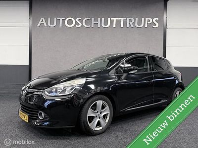 Zwart Gebruikt 2013 Renault Clio IV Dynamique Hatchback | € 6.449 (Eerlijke prijs)
