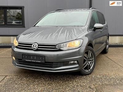 Grijs Occasion 2019 VW Touran Comfortline MPV | € 23.995 (Eerlijke prijs)