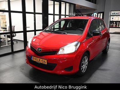 Rood Occasion 2012 Toyota Yaris Hatchback | € 7.850 (Eerlijke prijs)
