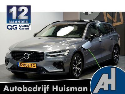 tweedehands Volvo V60 2.0 T6 AWD 250kW/340pk Aut8 Recharge R-Design PANORAMADAK + HARMAN/KARDON + PILOT ASSIST + FULL LED + CAMERA + NAVI SENSUS + ADAPT.CRUISE + SUBWOOFER + CARPLAY + STOELVERWARMING + LANE ASSIST + EL.TREKHAAK + BLIS + PARKSENSOREN + 18" LM-VELGEN!!