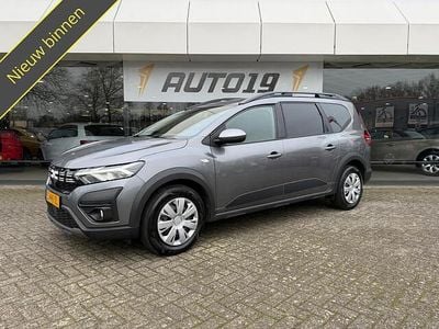 Grijs (metallic) Gebruikt 2023 Dacia Jogger Expression MPV | € 16.919 (Eerlijke prijs)