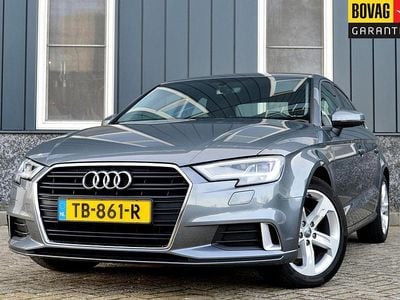 Grijs, metallic lak Gebruikt 2018 Audi A3 Sport Sedan | € 16.950 (Eerlijke prijs)