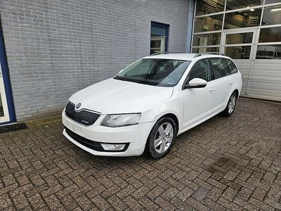 Wit Occasion 2014 Skoda Octavia Business Line Stationwagen | € 4.450
