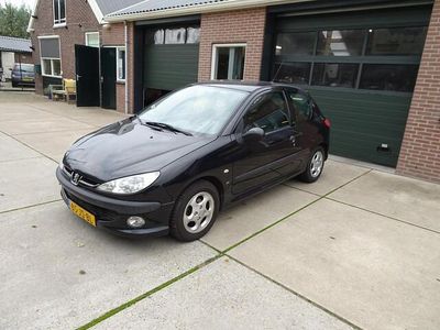Zwart Gebruikt 2002 Peugeot 206 Premium Hatchback | € 1.350 (Eerlijke prijs)