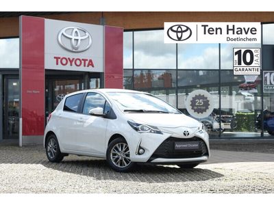 tweedehands Toyota Yaris 1.5 VVT-i 111PK Dynamic Automaat | Airco | Navigatie | Smart Key