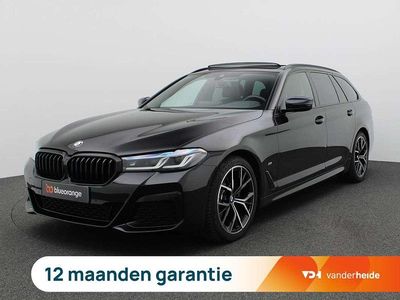 Zwart Gebruikt 2022 BMW 520 M Sport Stationwagen | € 41.745 (Duur)