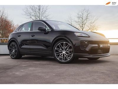 Zwart Gebruikt 2024 Porsche Macan SUV | € 95.950 (Iets duurder)