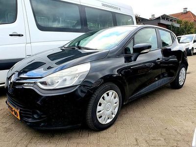 Zwart Gebruikt 2014 Renault Clio IV Dynamique Hatchback | € 2.999 (Eerlijke prijs)