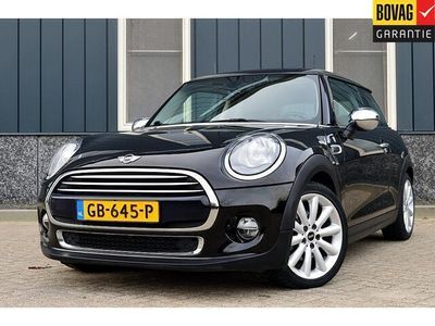 tweedehands Mini Cooper 1.5 Chili Serious Business RIJKLAAR PRIJS-GARANTIE Navigatie Leder/Stof Interieur 17 Inch