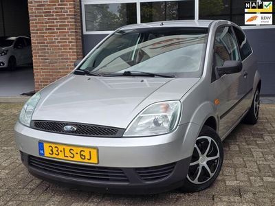 Grijs Gebruikt 2003 Ford Fiesta Ambiente Hatchback | € 2.495 (Iets duurder)
