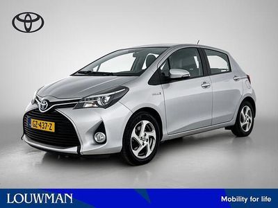 Grijs metallic Gebruikt 2015 Toyota Yaris Hatchback | € 14.945 (Eerlijke prijs)
