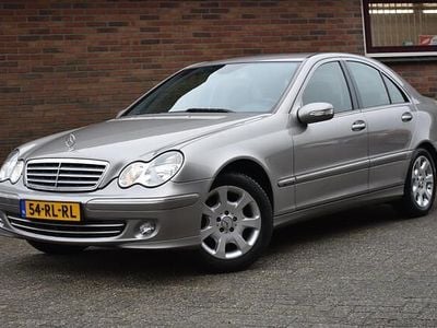 Grijs (metallic) Occasion 2005 Mercedes C200 Elegance Sedan | € 6.949 (Duur)