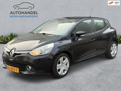 Zwart (metallic) Gebruikt 2013 Renault Clio IV Authentique Hatchback | € 5.450 (Eerlijke prijs)