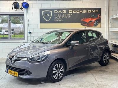 Grijs (metallic) Gebruikt 2015 Renault Clio IV Expression Hatchback | € 5.450 (Eerlijke prijs)