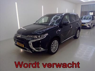 Zwart Gebruikt 2020 Mitsubishi Outlander Intense SUV | € 20.995 (Goede deal)