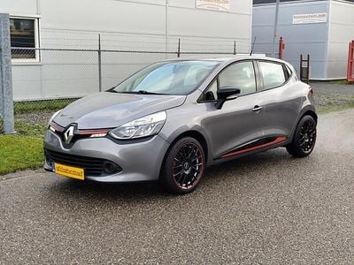 Grijs (metallic) Gebruikt 2015 Renault Clio IV Expression Hatchback | € 6.950 (Eerlijke prijs)