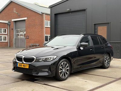 Zwart Occasion 2021 BMW 330 Sport Line Stationwagen | € 21.900 (Super prijs)