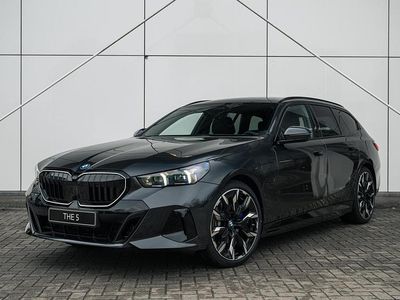 Grijs Nieuw 2025 BMW 530e Comfort Edition Stationwagen | € 97.951
