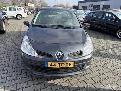 Occasion Renault Clio II Dynamique 75 PK (55 kW) 2006 Grijs Hatchback