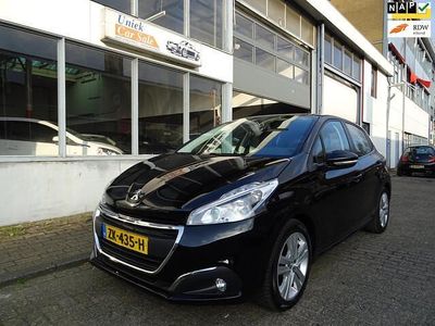 Zwart Occasion 2019 Peugeot 208 Signature Sky Hatchback | € 8.950 (Eerlijke prijs)