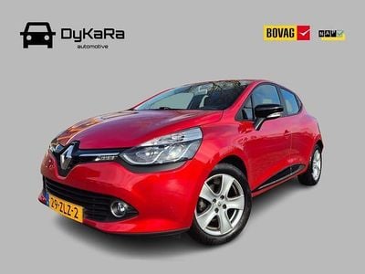 Rood Occasion 2013 Renault Clio IV Expression Hatchback | € 7.995 (Eerlijke prijs)