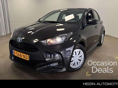 Zwart Occasion 2022 Toyota Yaris Hybrid Active Hatchback | € 19.495 (Goede deal)
