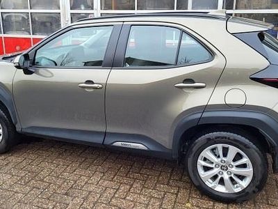 Groen (metallic) Occasion 2024 Toyota Yaris Cross SUV | € 28.950 (Eerlijke prijs)