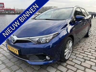 Blauw (metallic) Occasion 2017 Toyota Auris Touring Sports Stationwagen | € 14.950 (Goede deal)