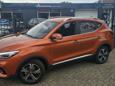Oranje Gebruikt 2024 MG ZS Sedan | € 22.999