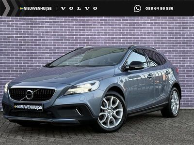 Blauw Gebruikt 2024 Volvo V40 CC Summum Stationwagen | € 24.894