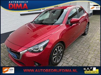 Rood Gebruikt 2015 Mazda 2 Hatchback | € 10.990 (Eerlijke prijs)
