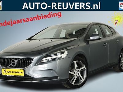 Grijs Gebruikt 2017 Volvo V40 Momentum Hatchback | € 15.900 (Eerlijke prijs)