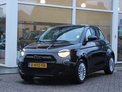 Zwart (metallic) Occasion 2024 Fiat 500e Urban Hatchback | € 19.975 (Eerlijke prijs)