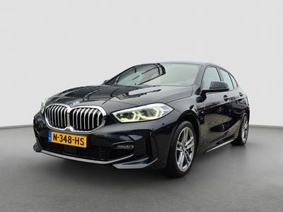 Zwart Gebruikt 2021 BMW 118 Comfort Edition Hatchback | € 23.395 (Eerlijke prijs)