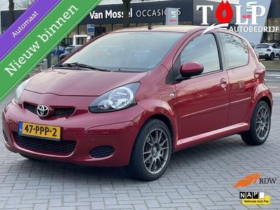 tweedehands Toyota Aygo 1.0-12V Aspiration Red Navigator Automaat 2011