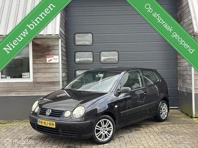 Zwart Gebruikt 2003 VW Polo Comfortline Hatchback | € 1.399 (Eerlijke prijs)