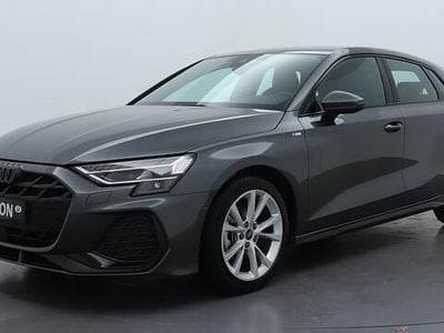 Grijs Gebruikt 2025 Audi A3 Sportback S-Line Hatchback | € 38.940 (Iets duurder)