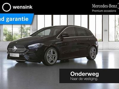 Zwart Gebruikt 2023 Mercedes B250e AMG line MPV | € 36.850 (Goede deal)