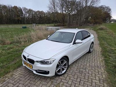 Wit Occasion 2013 BMW 320 Sedan | € 10.500 (Eerlijke prijs)