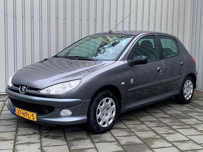 Occasion Peugeot 206 75 PK (55 kW) 2009 Grijs (metallic) Hatchback