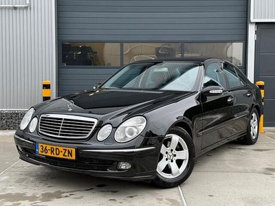 Zwart (metallic) Occasion 2005 Mercedes E280 Avantgarde Sedan | € 5.999
