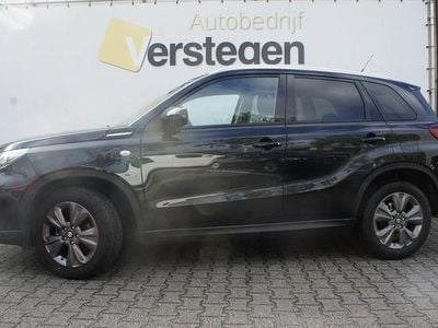 Zwart (metallic) Occasion 2025 Suzuki Vitara SUV | € 28.450 (Eerlijke prijs)