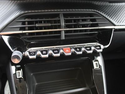 Zwart (metallic) Gebruikt 2020 Peugeot 208 Active Hatchback | € 11.450 (Goede deal)